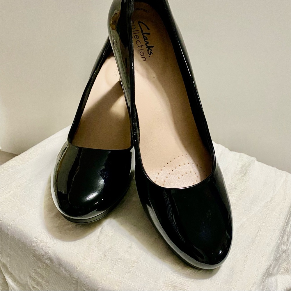 Clarks Collection Comfortable Glossy Black Pumps Sleek Dress High Heels Size 7.5